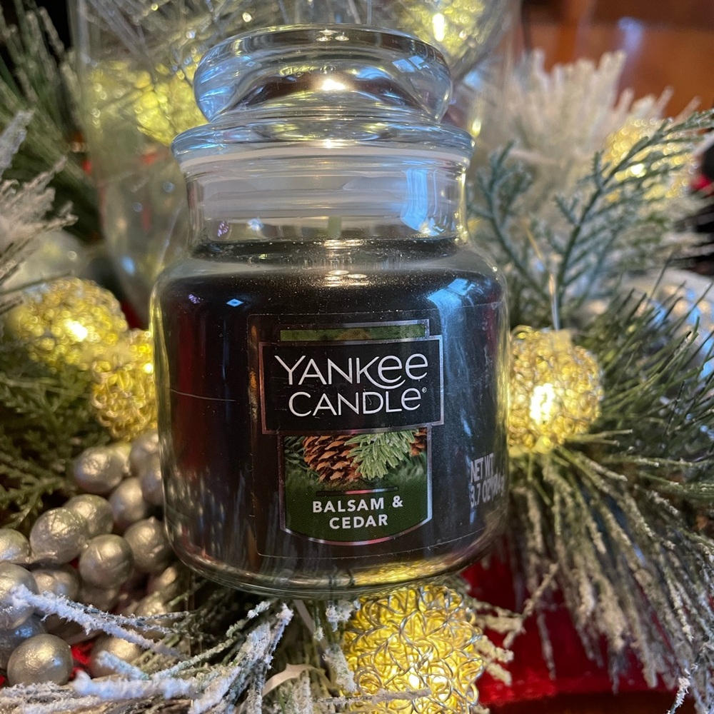 Yankee Candle Balsam & Cedar Jar Candle - Christmas Scent New Green